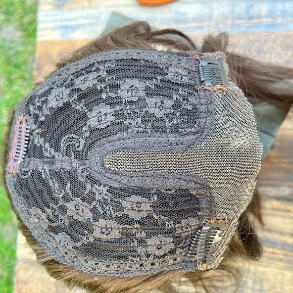 TOPPER WIG LIGHT BROWN STRAIGHT SYNTHETIC - Picture 4 of 6